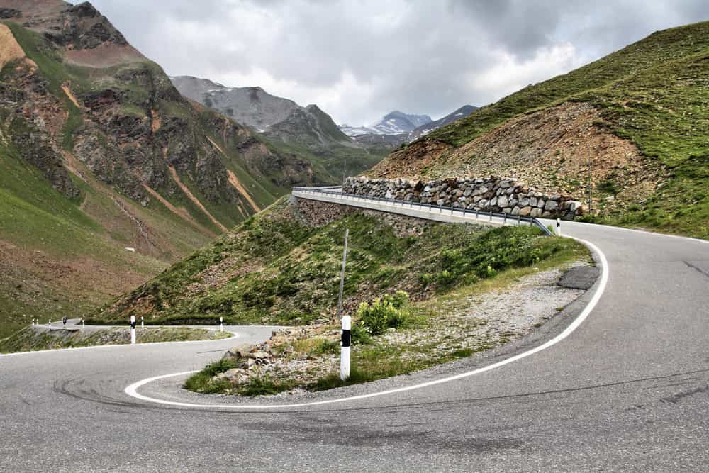 Car Driving Tips for the Hills Hairpins