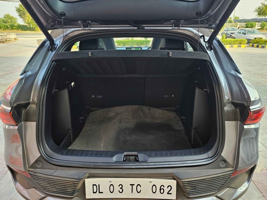 BYD Atto 3 trunk space