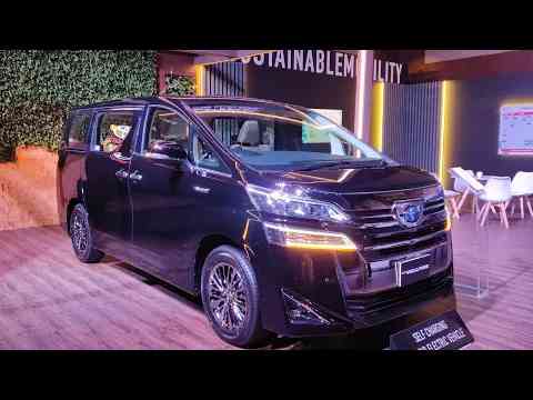 New Toyota Vellfire Walk Around | Super Luxury MPV | Hindi | Motoroids