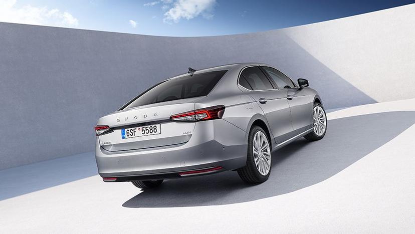 Skoda Superb Exterior image 1