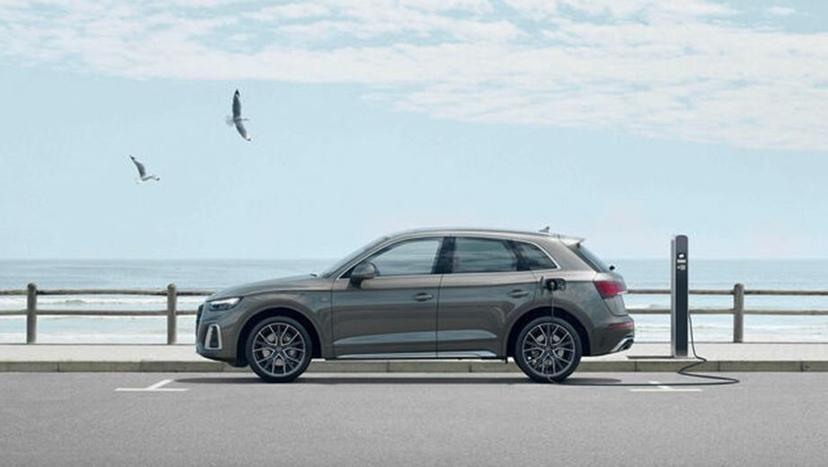 Audi Q5 Exterior image 1