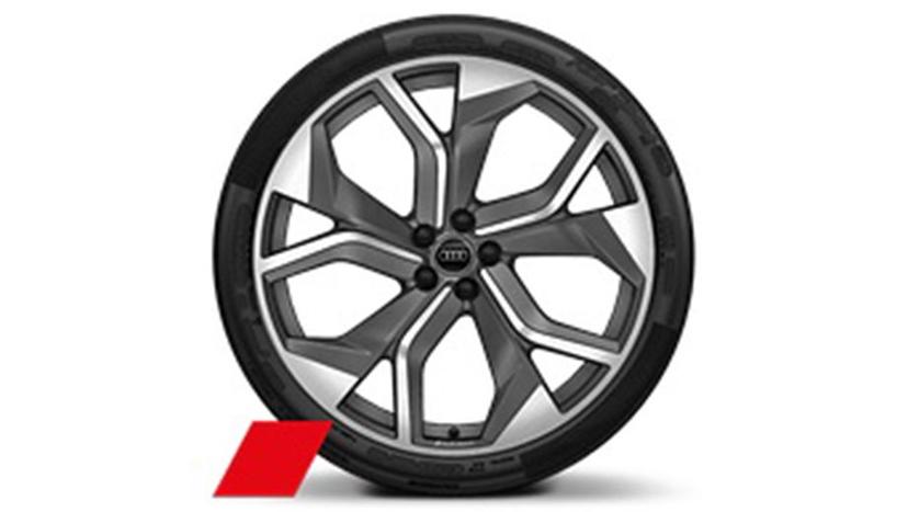 Audi RS Q8 Exterior image 4