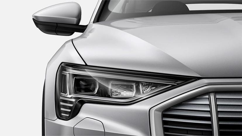 Audi e-tron Exterior image 8