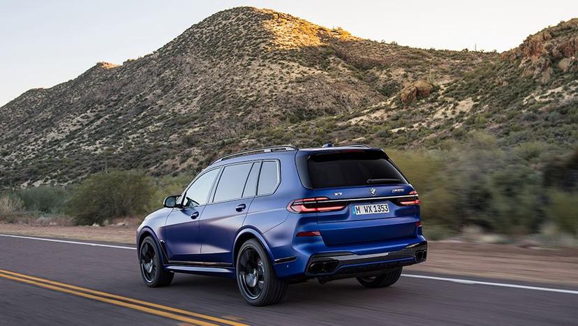 BMW X7 Exterior image 8