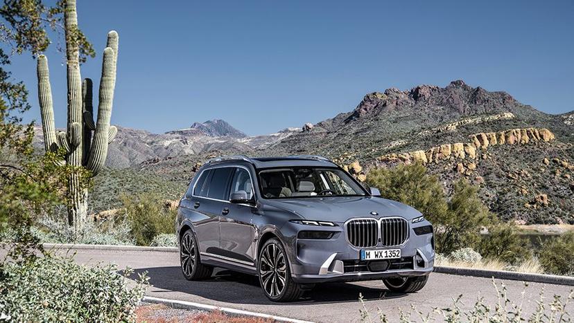 BMW X7 Exterior image 12