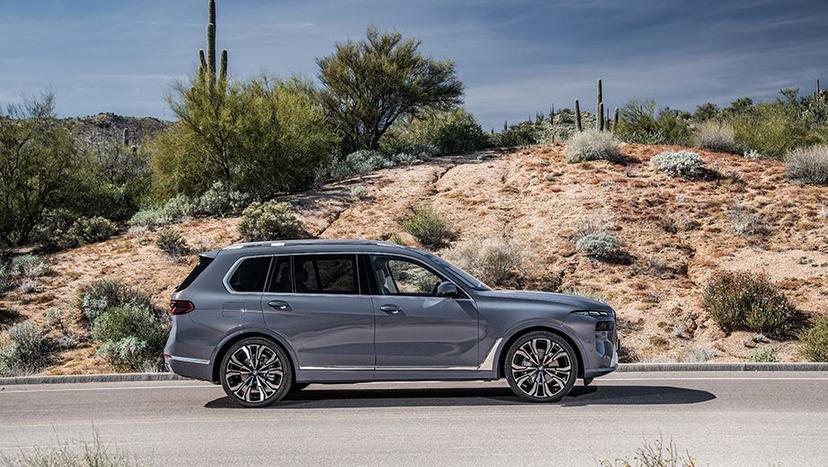 BMW X7 Exterior image 13