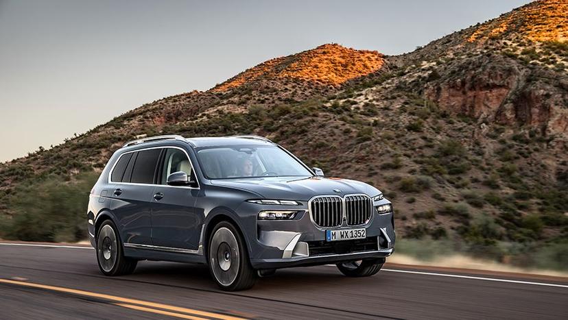 BMW X7 Exterior image 7