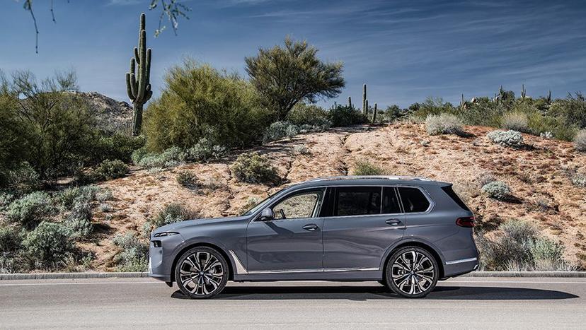 BMW X7 Exterior image 10