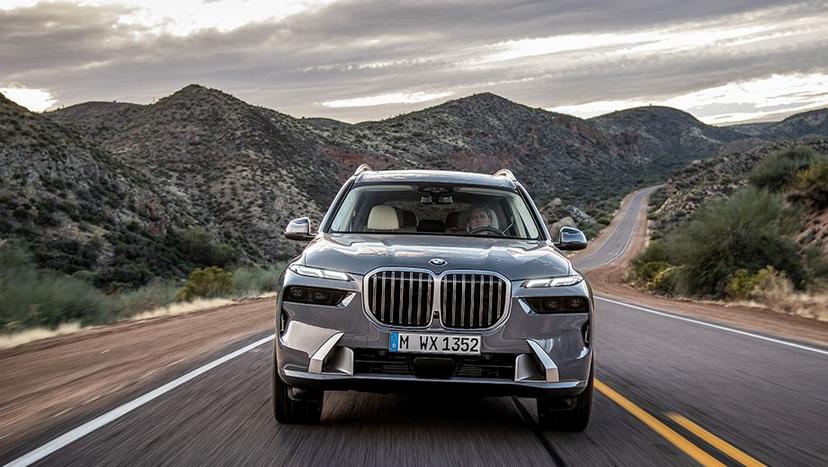 BMW X7 Exterior image 6