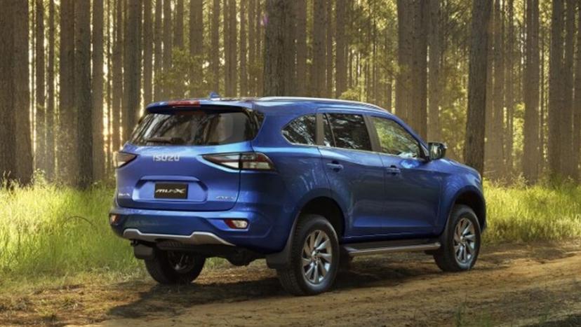 Isuzu MU-X Exterior image 1