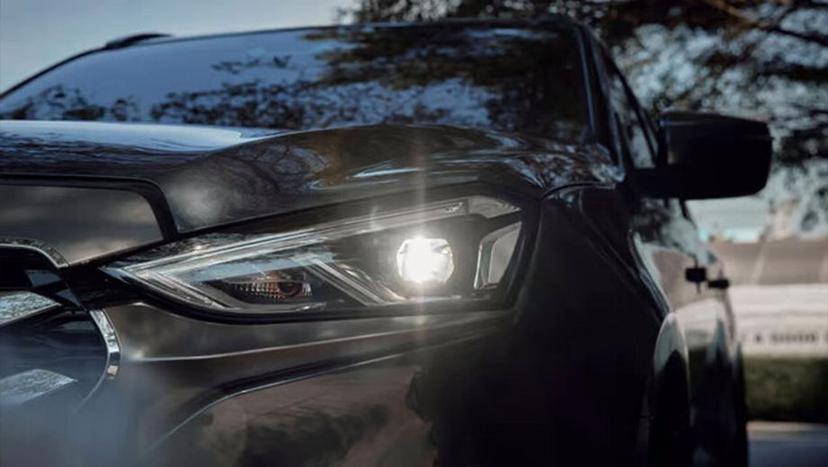 Isuzu MU-X Exterior image 2
