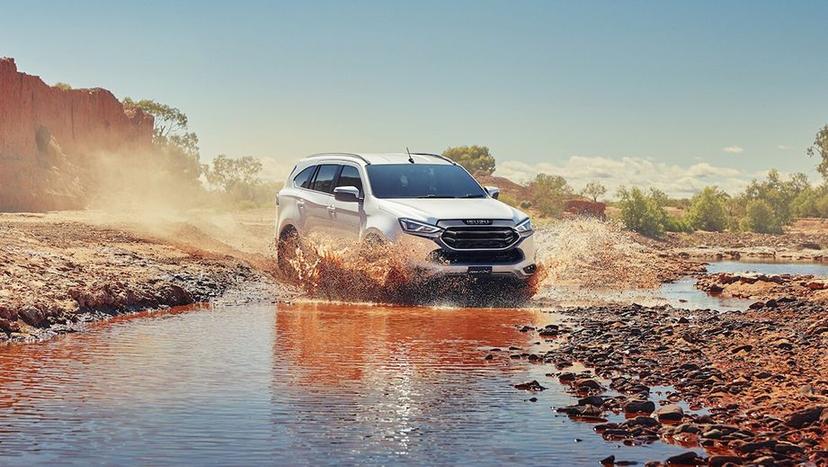 Isuzu MU-X Exterior image 16