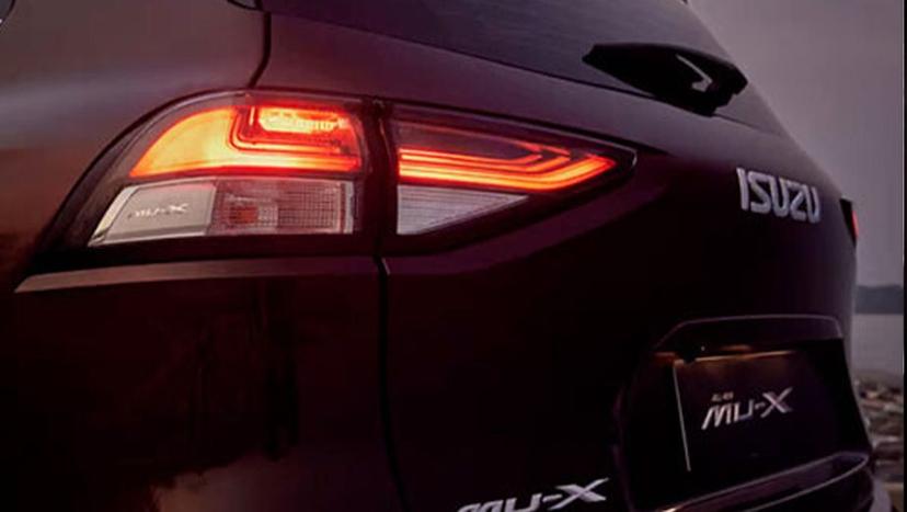 Isuzu MU-X Exterior image 8