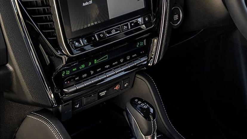 Isuzu MU-X Interior image 9