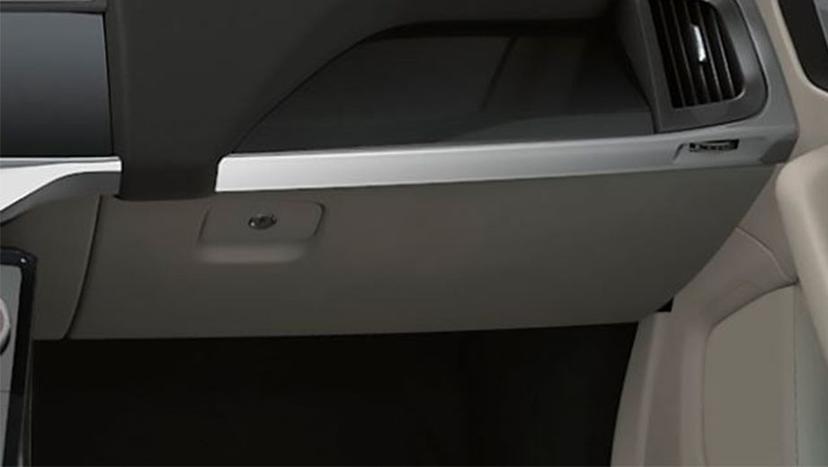 Jaguar I-Pace Interior image 12