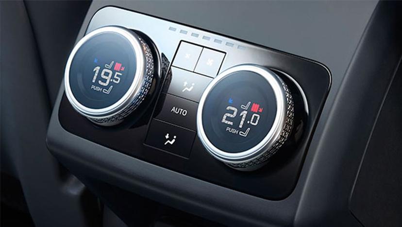 Jaguar I-Pace Interior image 1