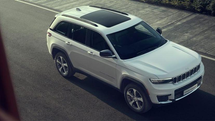 Jeep Grand Cherokee Exterior image 4