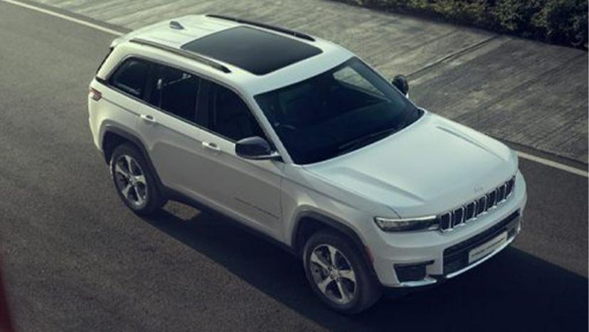 Jeep Grand Cherokee Exterior image 6