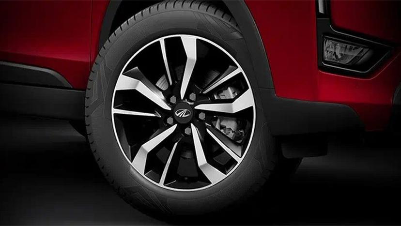 Mahindra XUV300 Exterior image 4