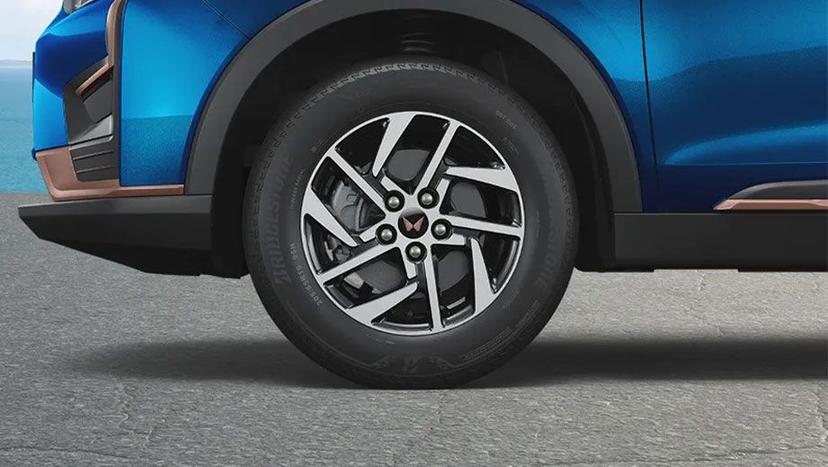 Mahindra XUV400 EV Exterior image 9