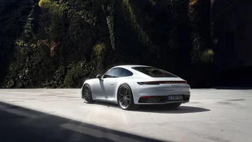 Porsche 911 Exterior image 22