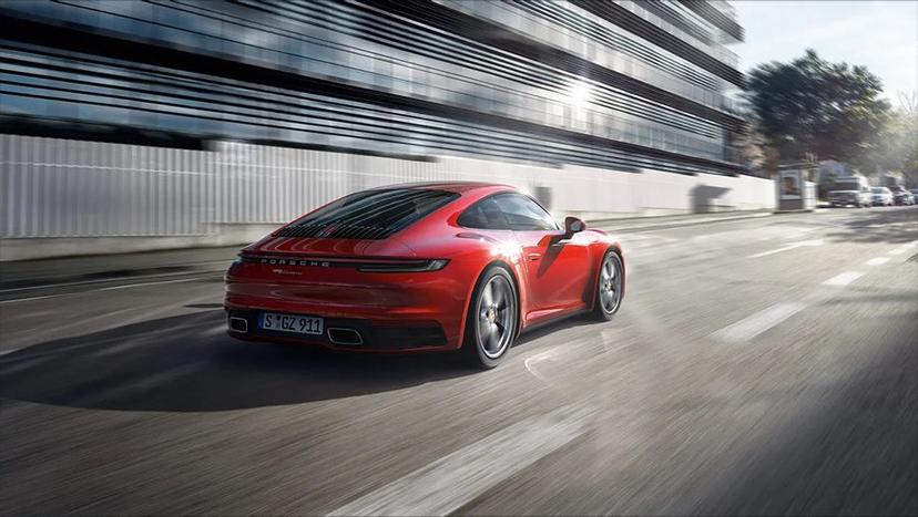 Porsche 911 Exterior image 3