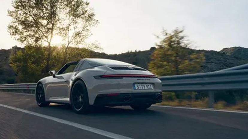 Porsche 911 Exterior image 23