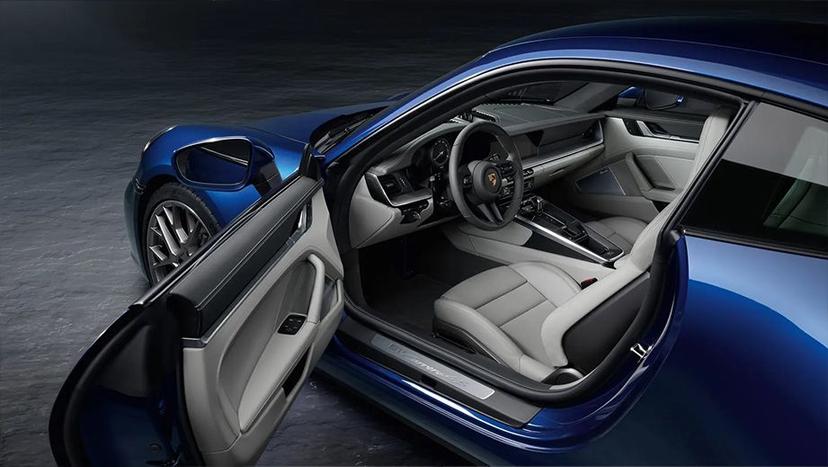 Porsche 911 Interior image 10