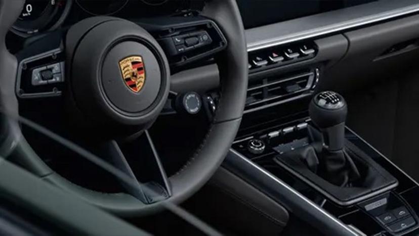 Porsche 911 Interior image 9