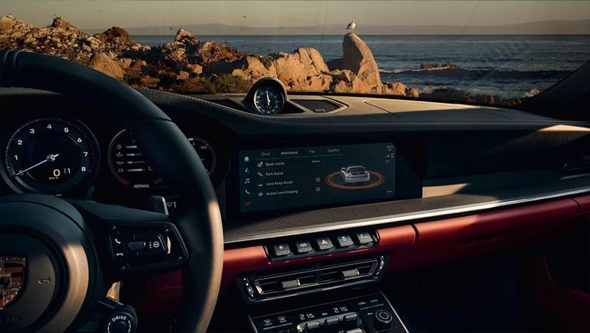 Porsche 911 Interior image 5