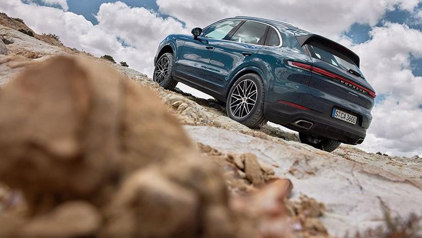 Porsche Cayenne Exterior image 1
