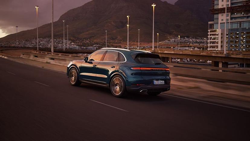 Porsche Cayenne Exterior image 2