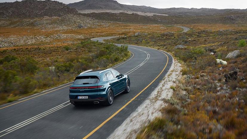 Porsche Cayenne Exterior image 6