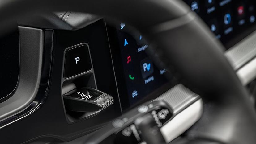 Porsche Cayenne Interior image 2