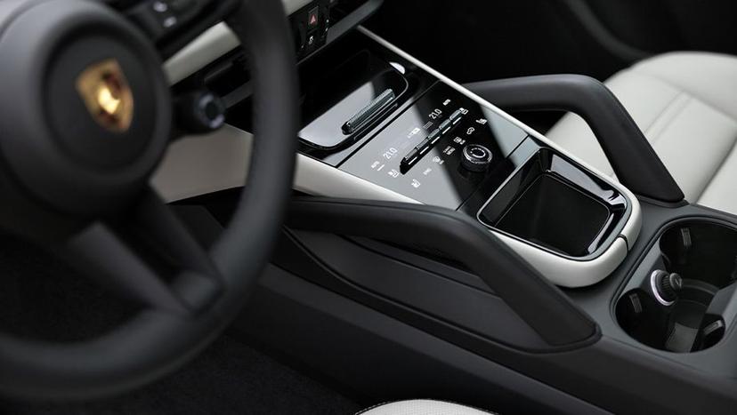 Porsche Cayenne Interior image 6