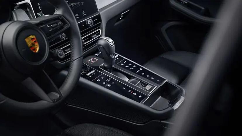Porsche Macan Interior image 3