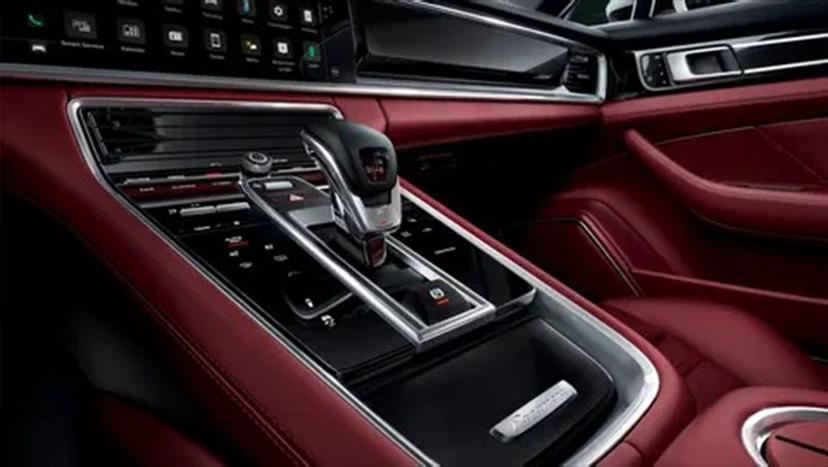 Porsche Panamera 2021-2023 Interior image 4