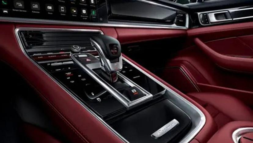 Porsche Panamera 2021-2023 Interior image 10