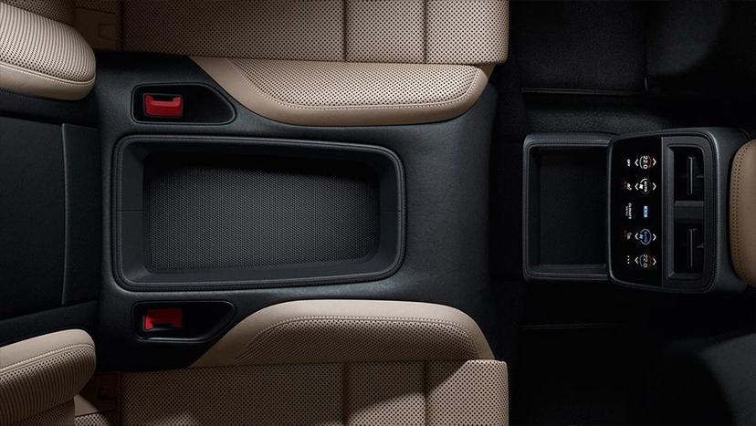Porsche Taycan Interior image 39