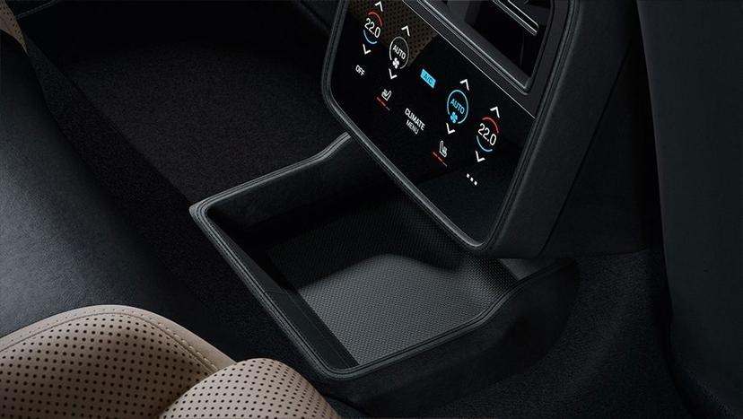 Porsche Taycan Interior image 8