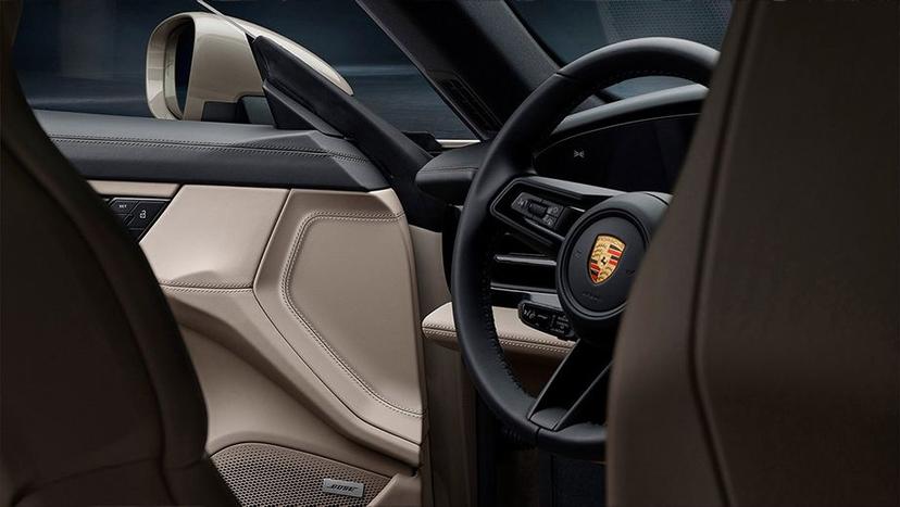 Porsche Taycan Interior image 17