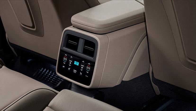 Porsche Taycan Interior image 11