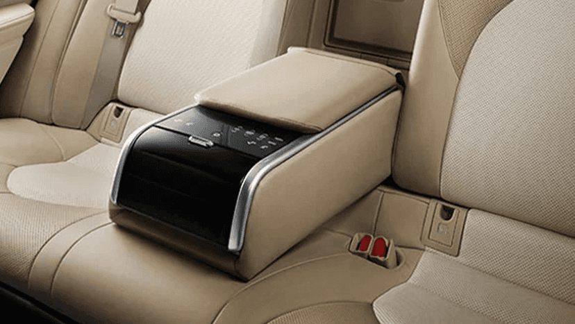 Toyota Camry 2022-2023 Interior image 11