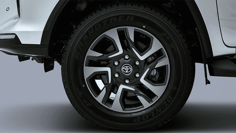 Toyota Fortuner Legender Exterior image 14