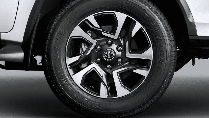 Toyota Fortuner Legender Exterior image 15