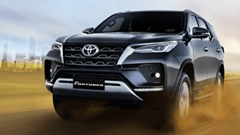 Toyota Fortuner Exterior image 5