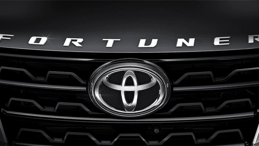 Toyota Fortuner Exterior image 2