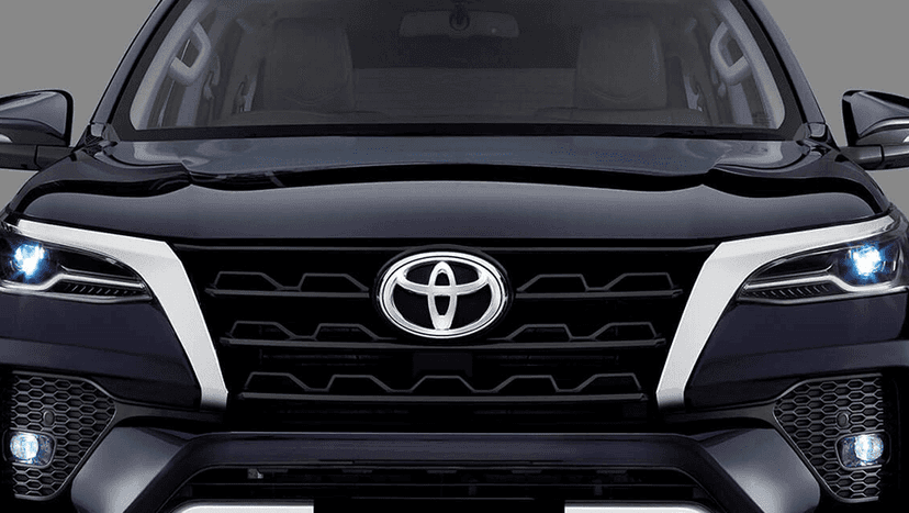 Toyota Fortuner Exterior image 6