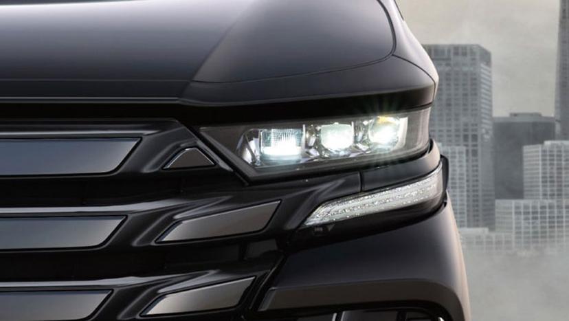 Toyota Vellfire Exterior image 2