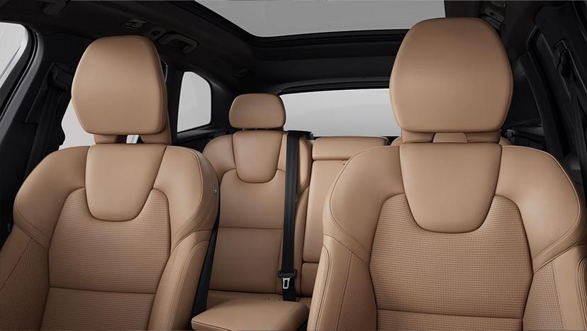 Volvo XC60 Interior image 5